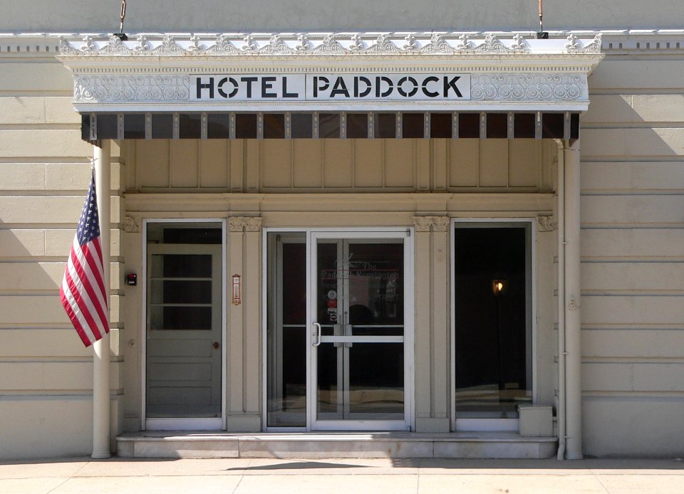 Paddock Hotel (Beatrice, Nebraska) E entrance