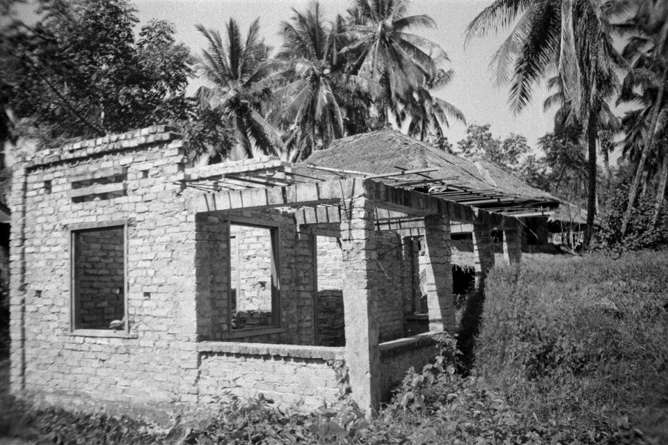 Padang Republikeinse bunker en een half afgebouwde huis op de driesprong bij ka, Bestanddeelnr 4595