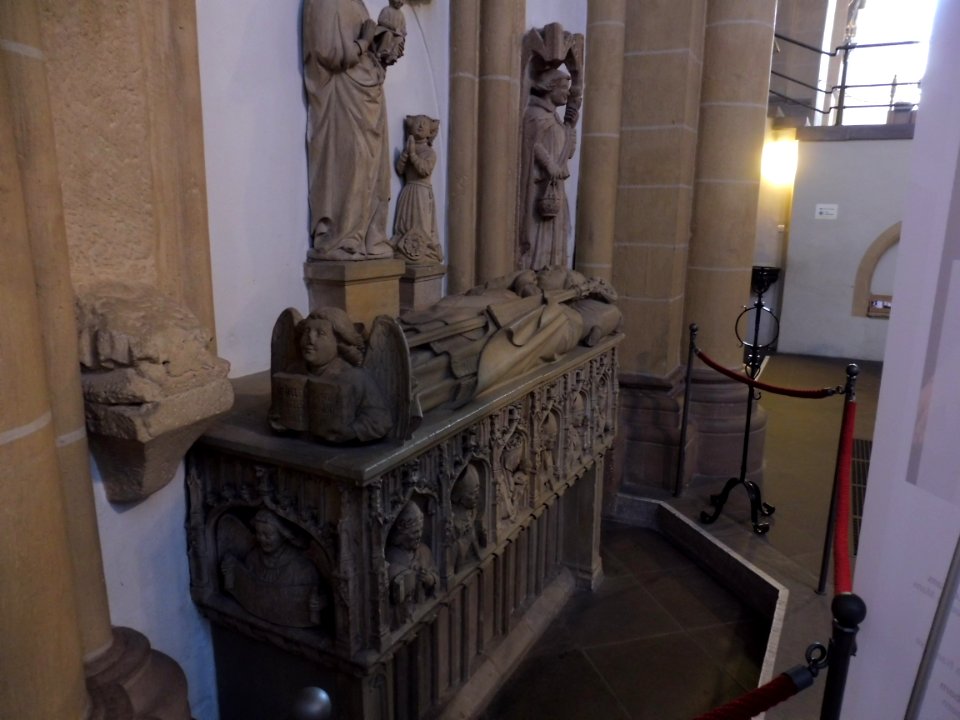 Paderborn - Dom - Rothodenkmal - 6