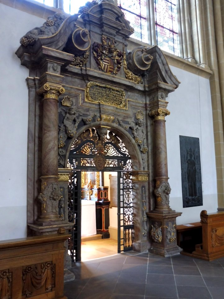 Paderborn - Dom, Portal Engelskapelle