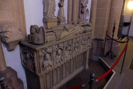 Paderborn - Dom - Rothodenkmal - 1
