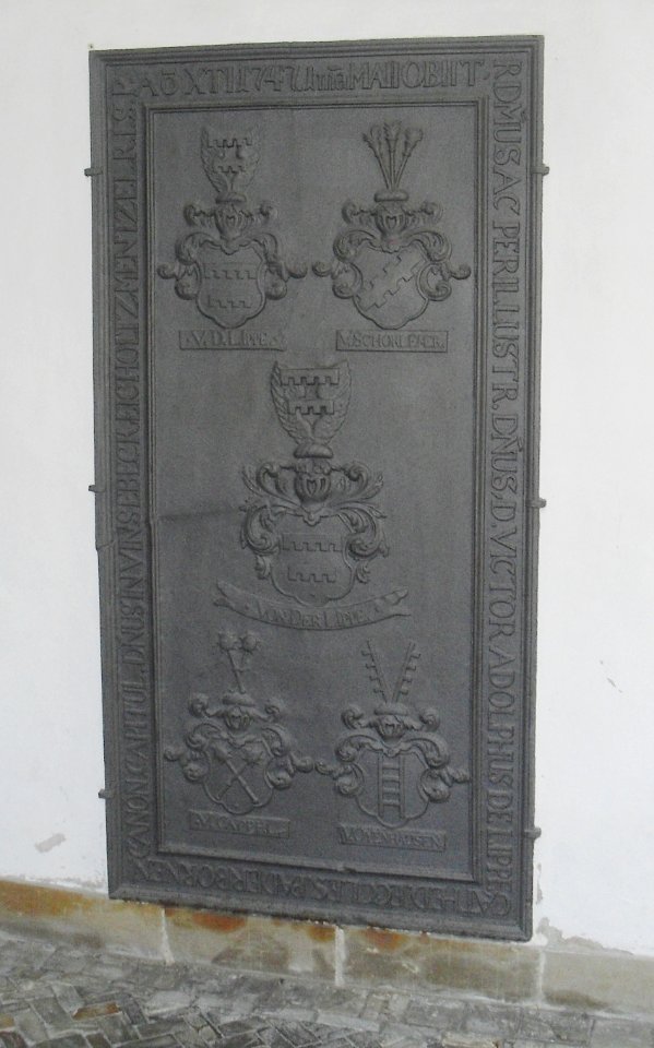 Paderborn - Dom - Grabplatte Victor Adolph von der Lippe