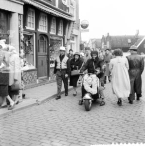 Paasdrukte in Volendam, Bestanddeelnr 909-4655