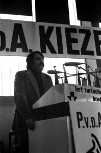 Paartijvoorzitter Van der Louw aan het woord, Bestanddeelnr 926-9672