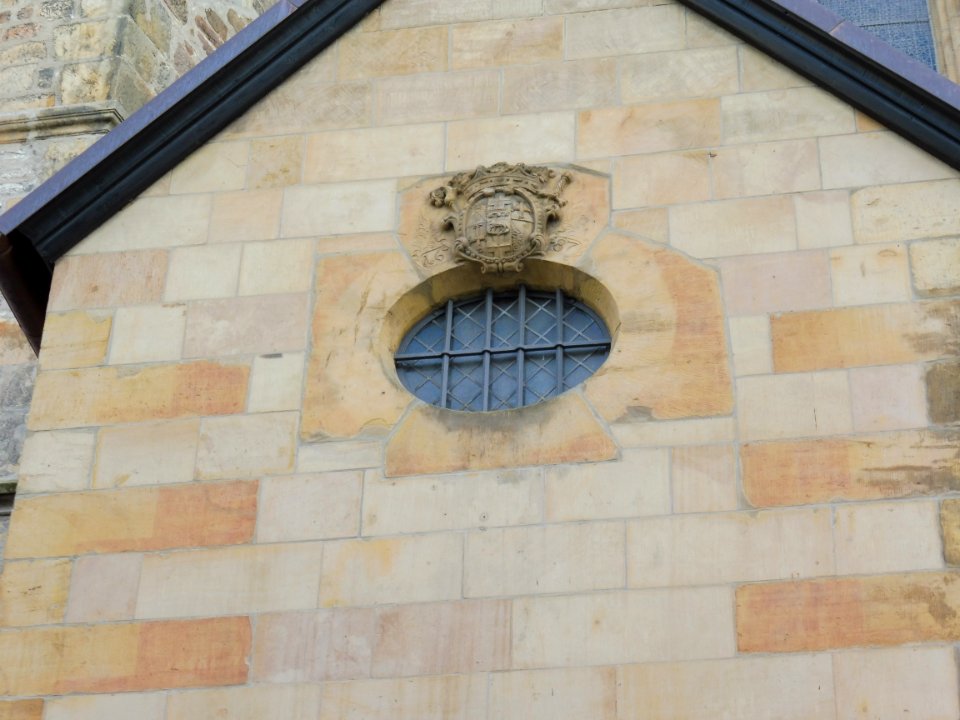 Paderborn - Dom - Elisabethkapelle Wappen an Außenseite