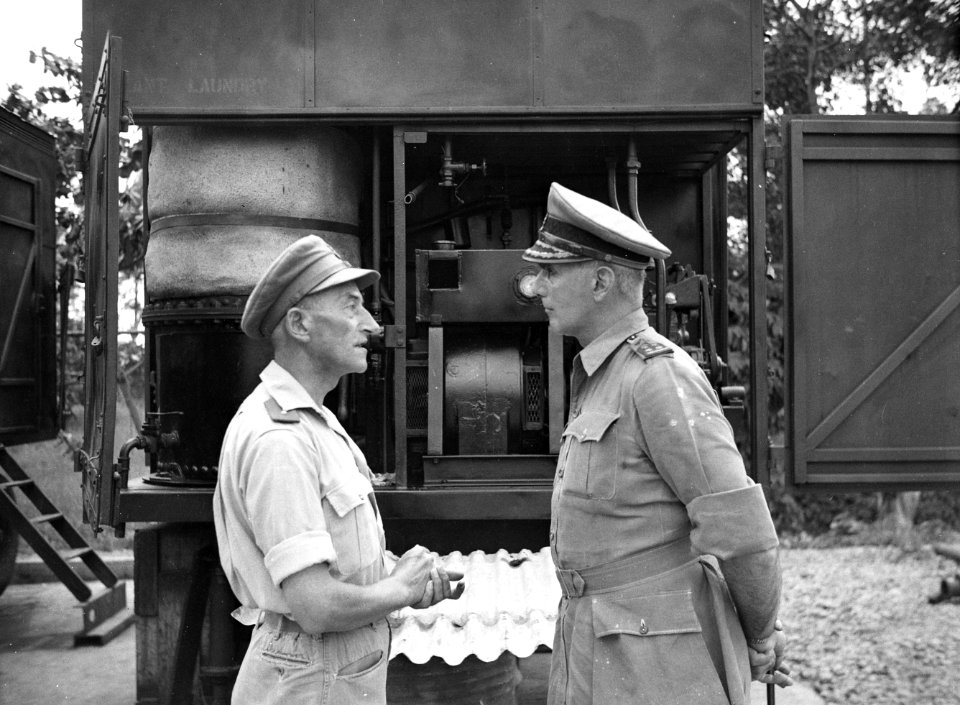 Padang. Woensdag 2 juni 1948 arriveerde te Padang de Kwartiermeester-Generaal in, Bestanddeelnr 13740