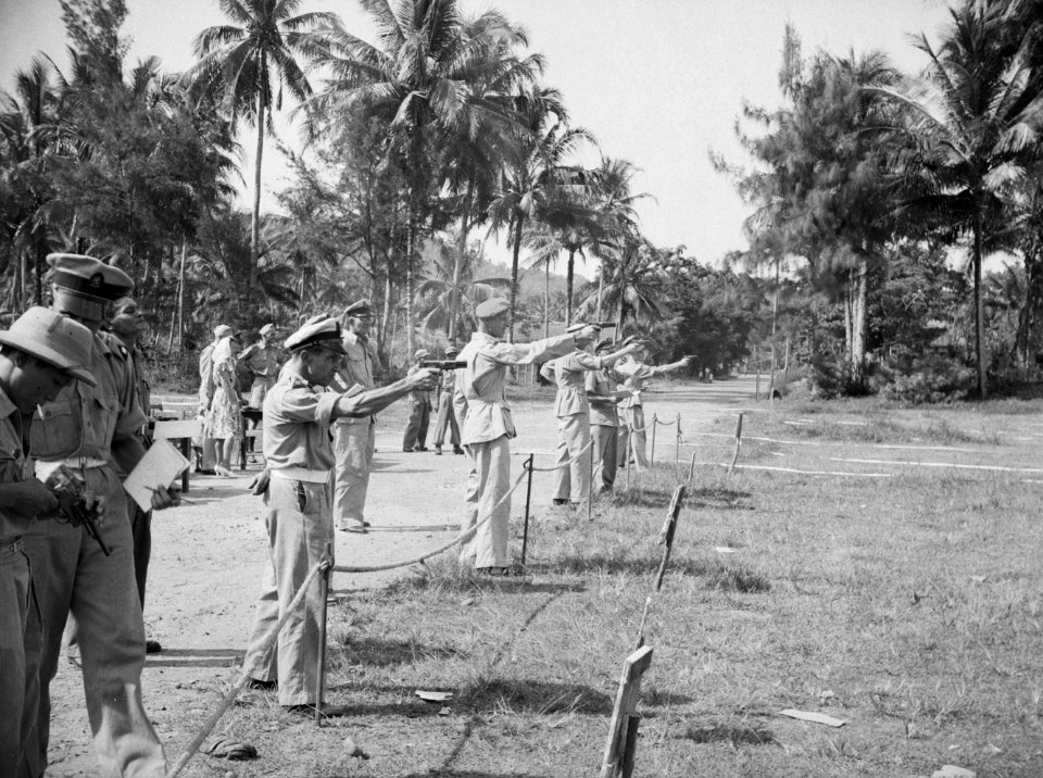 Padang. Woensdag 2 juni 1948 arriveerde te Padang de Kwartiermeester-Generaal in, Bestanddeelnr 13760
