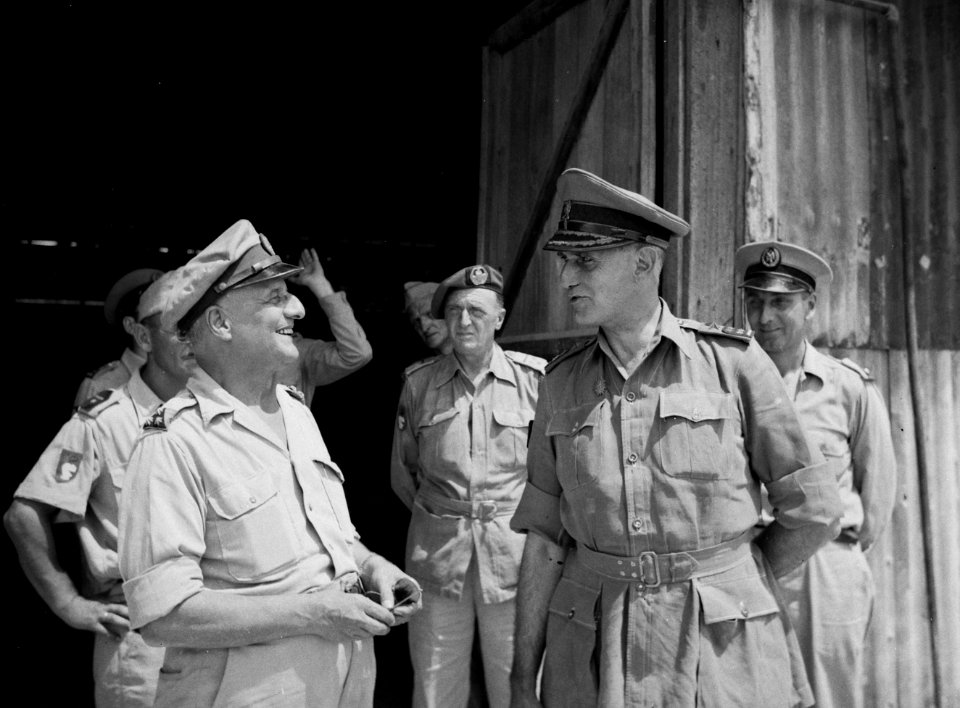 Padang. Woensdag 2 juni 1948 arriveerde te Padang de Kwartiermeester-Generaal in, Bestanddeelnr 13738