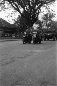 Padang. Militaire parade, Bestanddeelnr 500-6-4