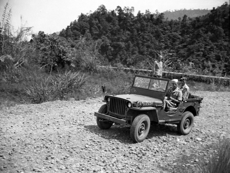 Padang. Woensdag 2 juni 1948 arriveerde te Padang de Kwartiermeester-Generaal in, Bestanddeelnr 13741