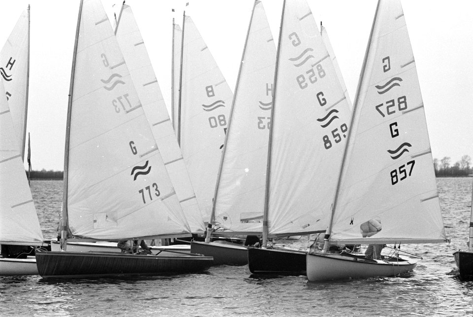 Paasregatta, zeilwedstrijden te Loosdrecht. Actiefotos tijdens zeilwedstrijden, Bestanddeelnr 921-2523