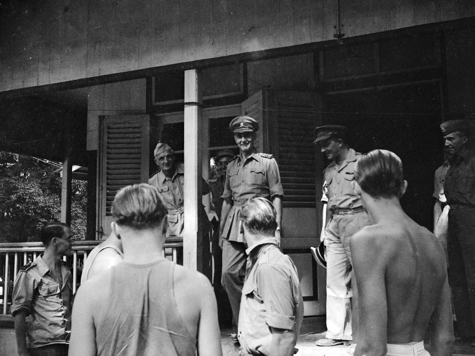 Padang. Woensdag 2 juni 1948 arriveerde te Padang de Kwartiermeester-Generaal in, Bestanddeelnr 13742
