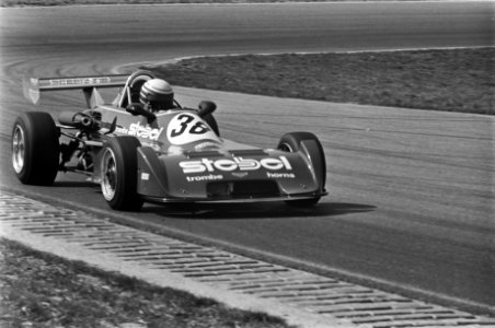 Paasraces op Zandvoort ( Formule III ) Ricardo Patrese (38) in aktie (winnaar), Bestanddeelnr 928-5290
