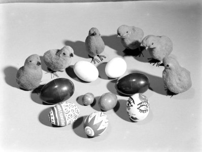 Paaskuikens met geschilderde eieren, Bestanddeelnr 189-1213