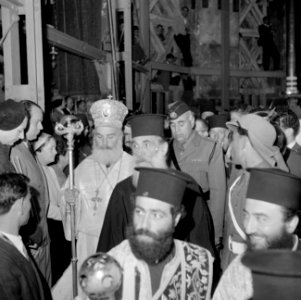 Paasviering Patriarch en priesters in de Heilige Graf kerk, Bestanddeelnr 255-5243