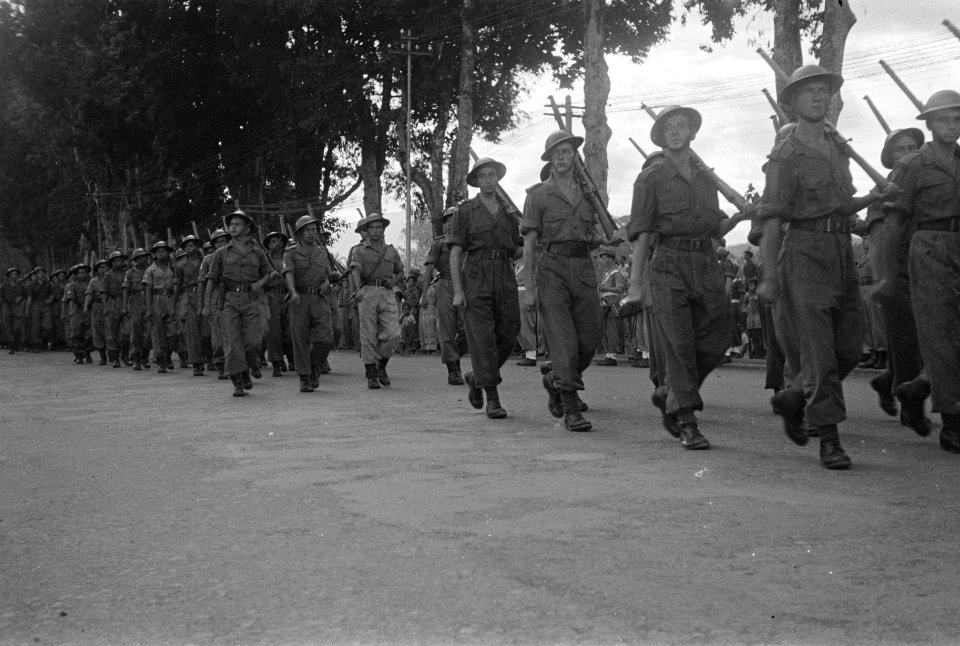 Padang. Militaire parade, Bestanddeelnr 500-6-2