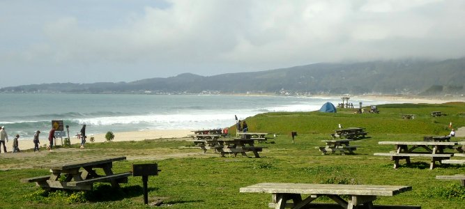 Pacific Ocean and mountains near Half-Moon-Bay California