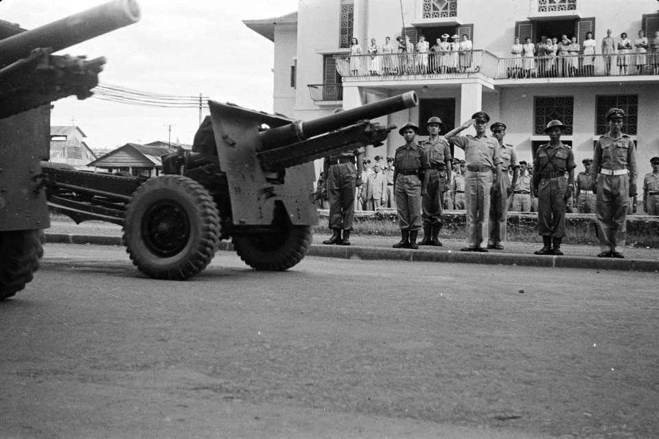 Padang. Militaire parade Rijdende Artillerie, Bestanddeelnr 501-1-3