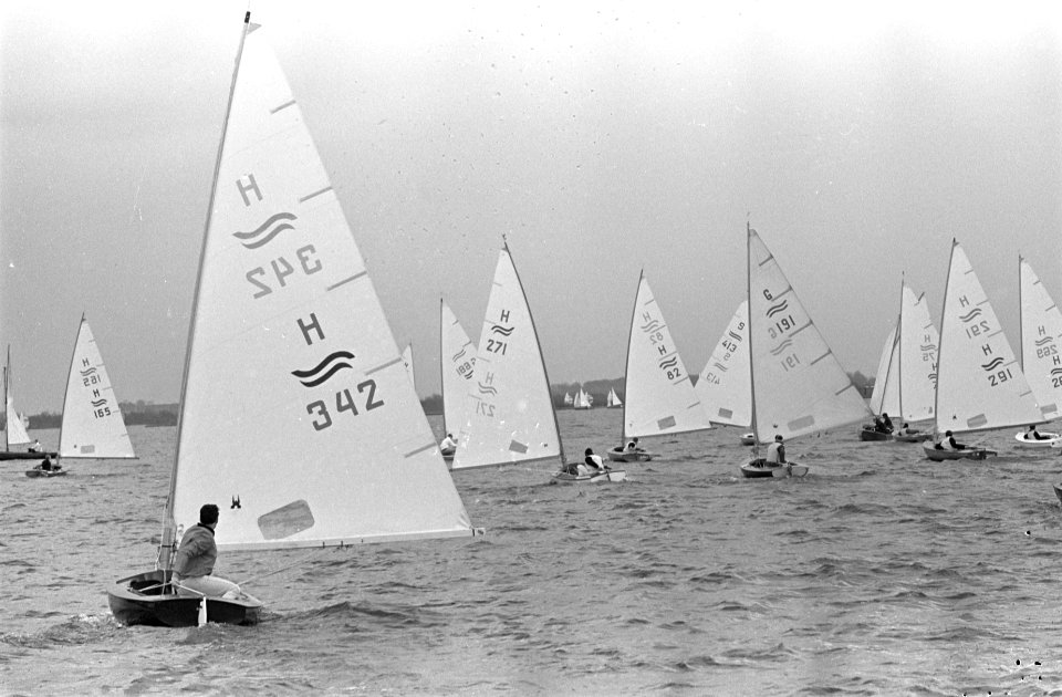 Paasregatta, zeilwedstrijden te Loosdrecht. Actiefotos tijdens zeilwedstrijden, Bestanddeelnr 921-2527