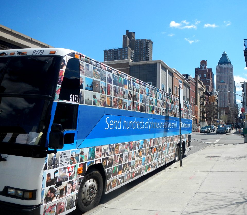 Outlook hundreds bus W49 & 11 Av jeh