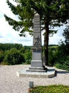Ouve-Wirquin (Pas-de-Calais) monument aux morts