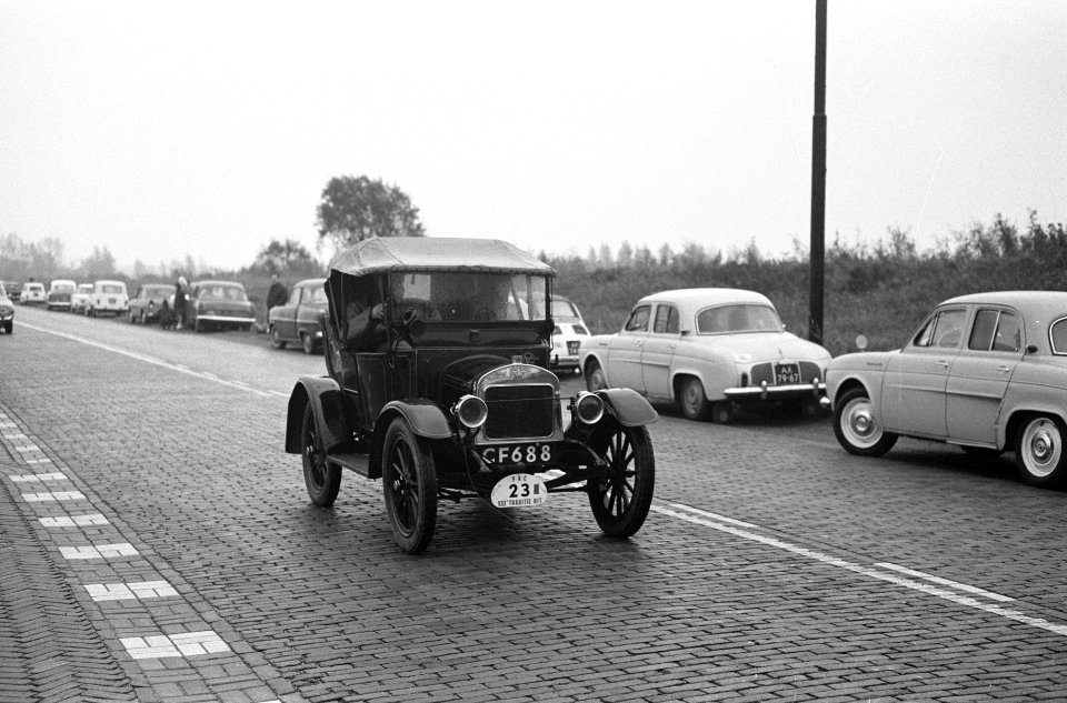 PAC-traditierit voor oude autos gehouden van Utrecht naa Zandvoort Een uit 1899, Bestanddeelnr 915-6293