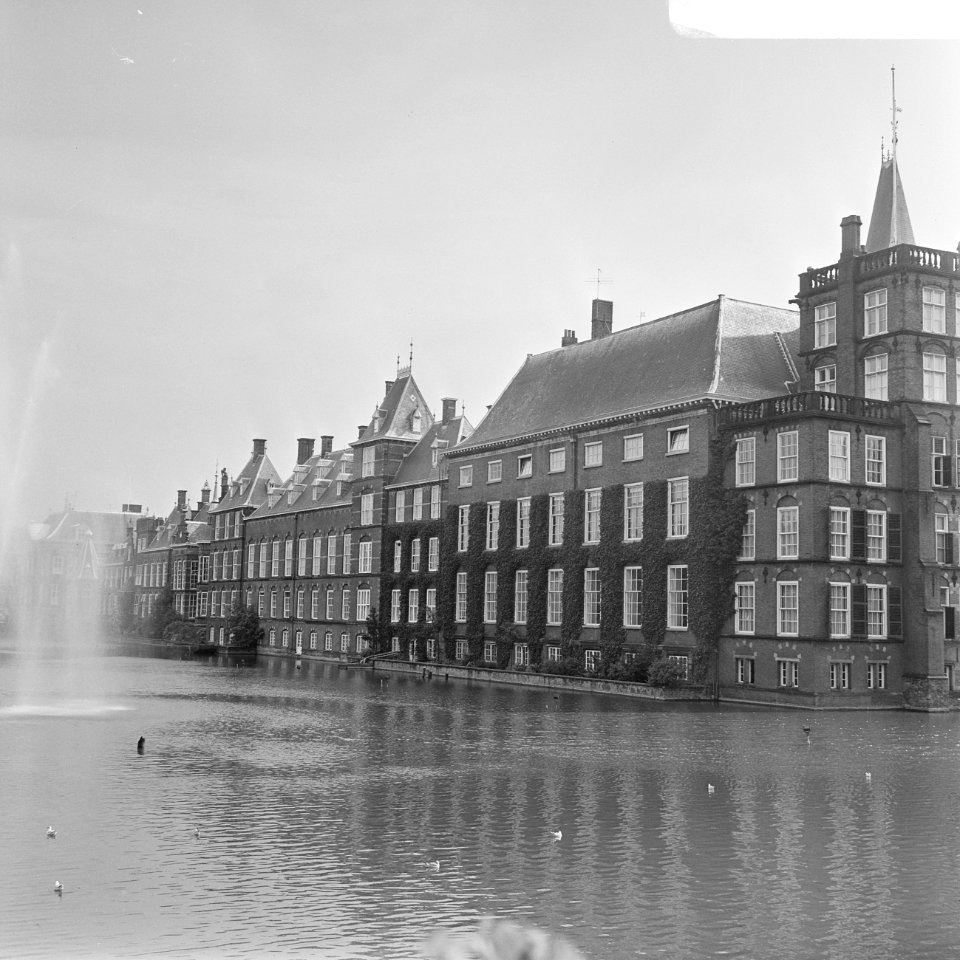 Overzicht Binnenhof Den Haag , ext. Binnenhof vanaf de Lange Vijverberg, Bestanddeelnr 922-7437
