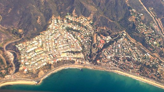 Pacific-Palisades-getty-villa-Aerial-from-west-August-2014 photo