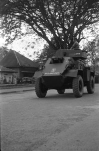 Padang. Militaire parade een pantserwagen van 5 Eskadron Pantserwagens genaamd¨, Bestanddeelnr 501-1-1