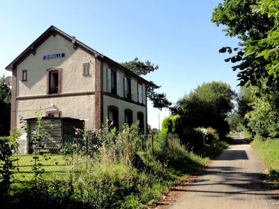 Ourville-en-Caux (Seine-Mar.) ancienne gare et véloroute du lin