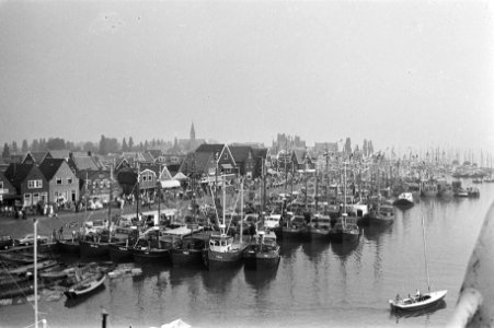 Overzicht van de haven van Volendam, Bestanddeelnr 930-4303