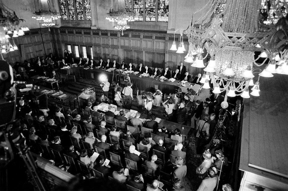 Overzicht van de Grote Rechtzaal tijdens de zitting, Bestanddeelnr 930-5786