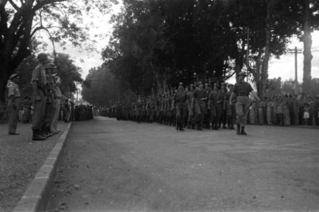 Padang. Militaire parade, Bestanddeelnr 500-6-1