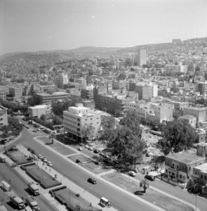 Overzicht van de stad Haifa, gezien vanaf het Karmelgebergte, Bestanddeelnr 255-2065