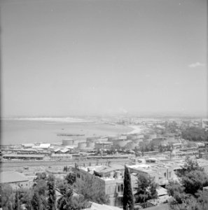 Overzicht van de stad Haifa en de haven, gezien vanaf het Karmelgebergte, Bestanddeelnr 255-2073