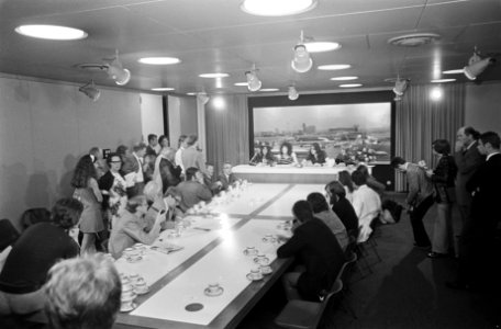 Overzicht van de persconferentie op Schiphol van The Golden Earrings, Bestanddeelnr 922-5724