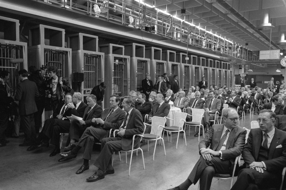 Overzicht van de zaal waar de toespraken worden gehouden, Bestanddeelnr 934-3817