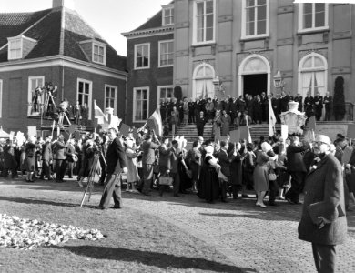 Overzicht van de voorbijtrekkende menigte, Bestanddeelnr 912-1846