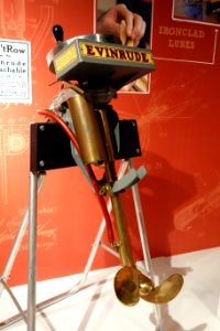 Outboard motor, Evinrude Motor Company, Milwaukee, Wisconsin, 1909, view 1 - Wisconsin Historical Museum - DSC03203