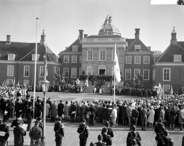 Overzicht van de voorbijtrekkende menigte, Bestanddeelnr 912-1849
