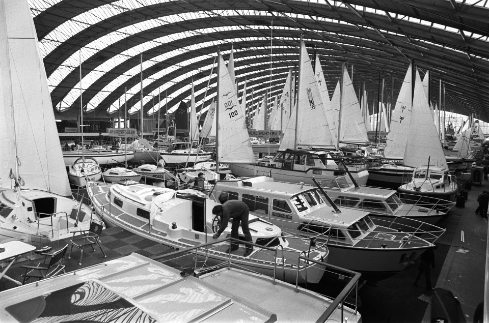 Overzicht van de grote hal van de RAI in Amsterdam., Bestanddeelnr 930-1445
