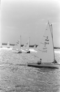 Paasregatta, zeilwedstrijden te Loosdrecht. Actiefotos tijdens zeilwedstrijden, Bestanddeelnr 921-2528