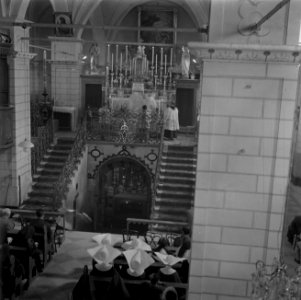 Paasmis in de basiliek van de Verkondiging in Nazareth met het gezicht op het ho, Bestanddeelnr 255-1085