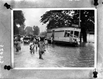 Overstromingen op 18 januari in Batavia. Tram, Bestanddeelnr 903-2053