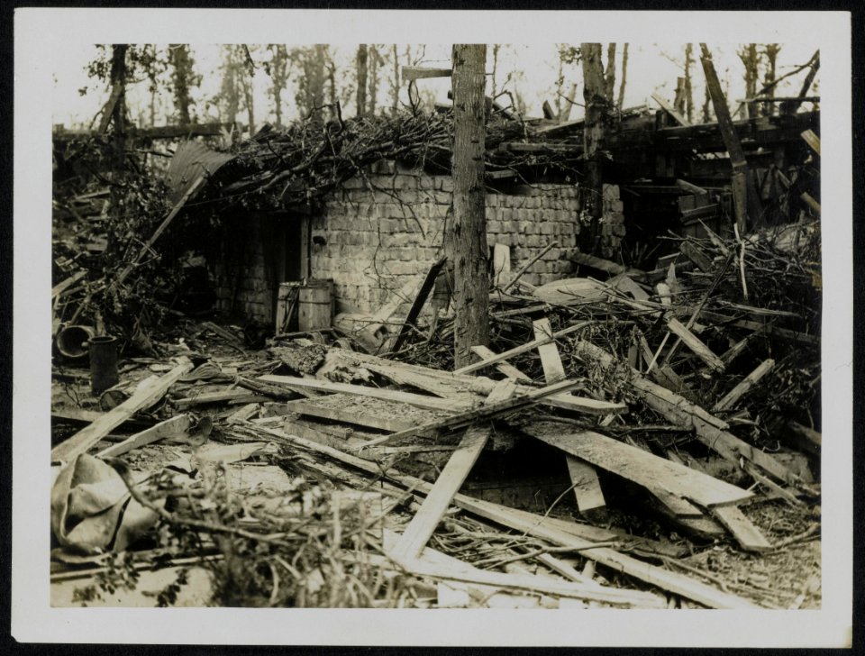 Outside a German fortress in a wood., Bestanddeelnr 158-0140