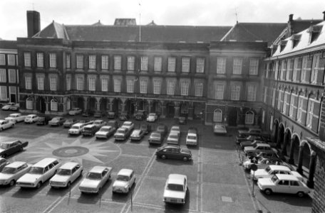 Overzicht Binnenhof Den Haag , ext. nr 10 l. Ridderzaal en r. Tweede Kamer, nr., Bestanddeelnr 922-7427