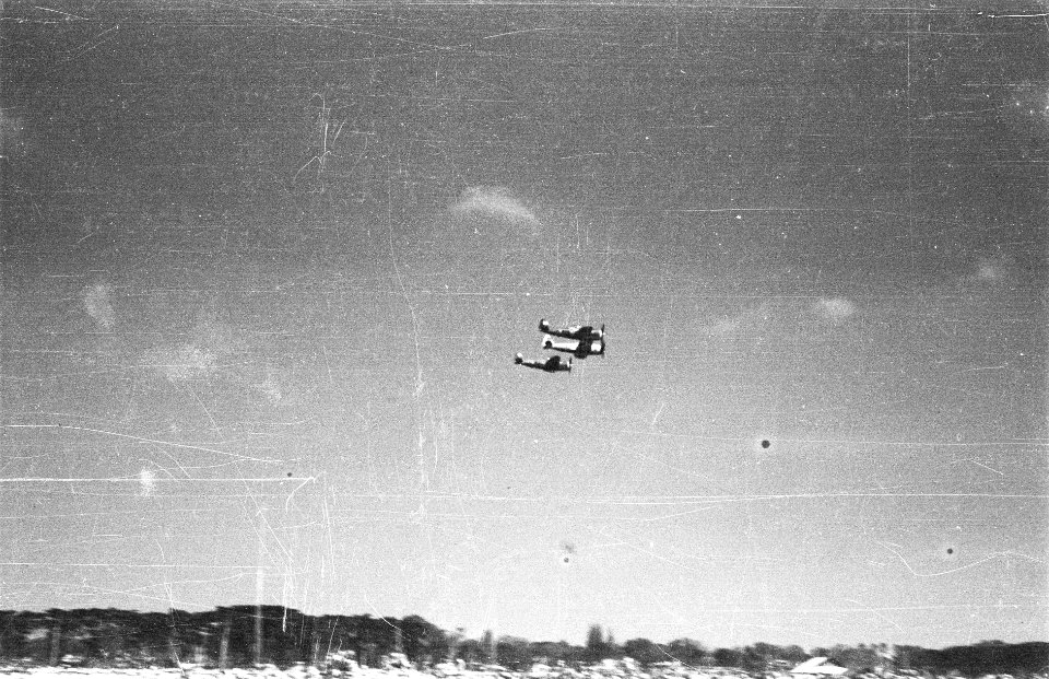 Overvliegende militaire vliegtuigen, Bestanddeelnr 35-4-5