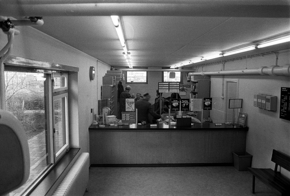 Overval op postagentschap in Haarlemse wijk Schalkwijk, het postagentschap, Bestanddeelnr 926-1933