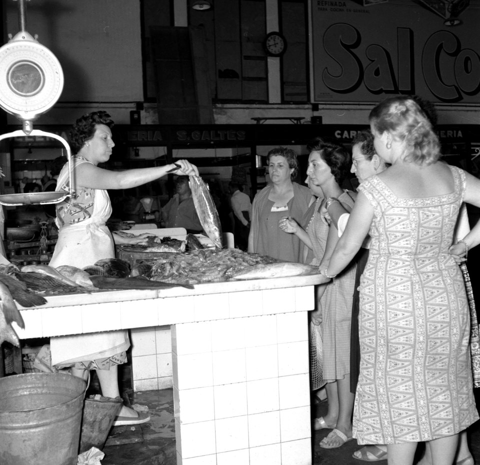 Overdekte marktstand waar vis wordt verkocht, Bestanddeelnr 254-0789