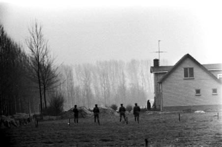 Overvallers van postagentschap gijzelen gezin in boerderij in Deil, de boerderij, Bestanddeelnr 926-1886